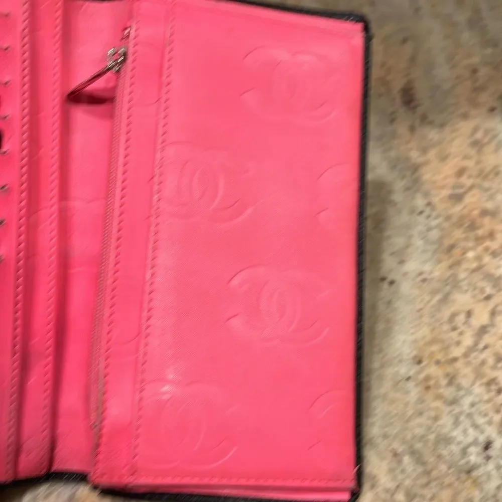 Chanel black long leather wallet with pink leather inside - Picture 5 of 16